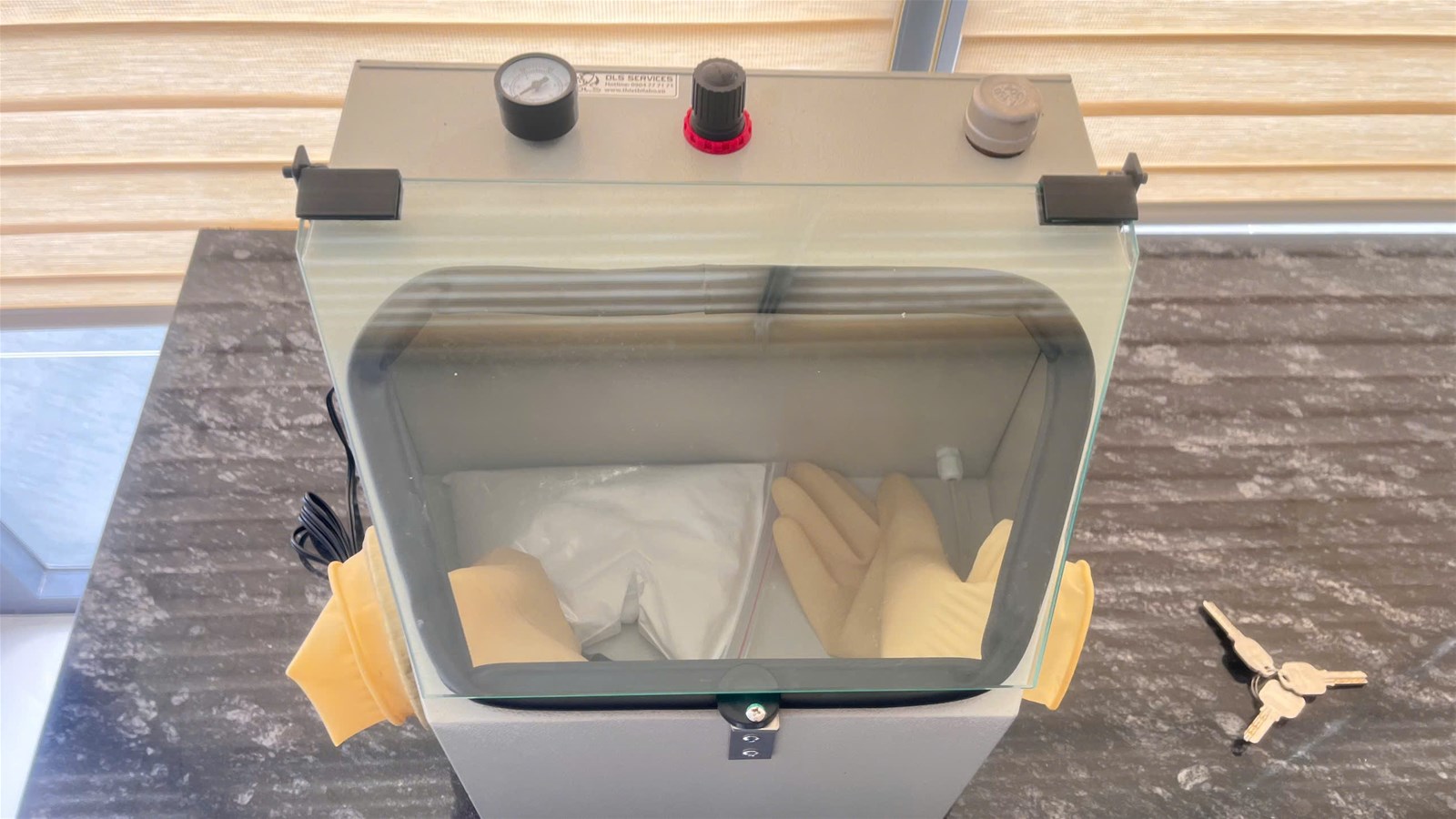 Máy thổi cát sứ VN