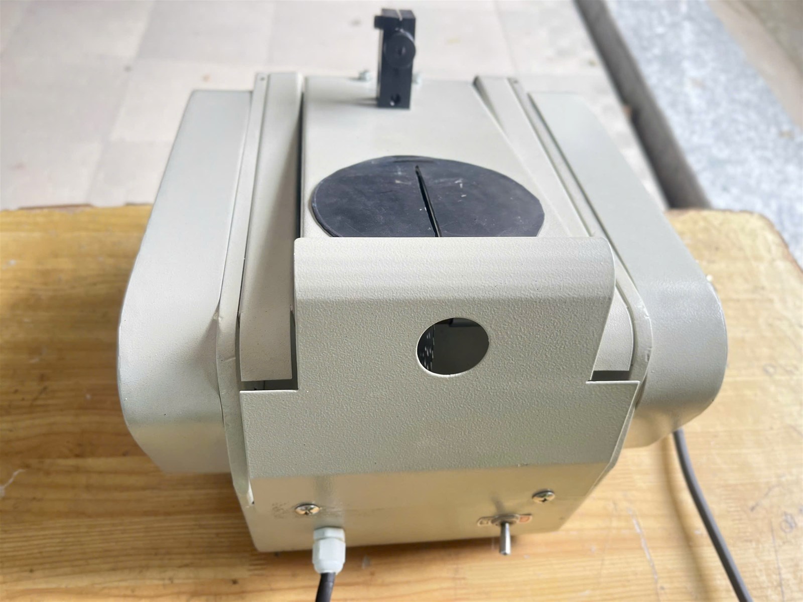 Máy cưa đai mẫu hàm có tia laser VN